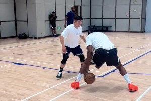 好家伙~登哥这来中国行了也不忘训练啊